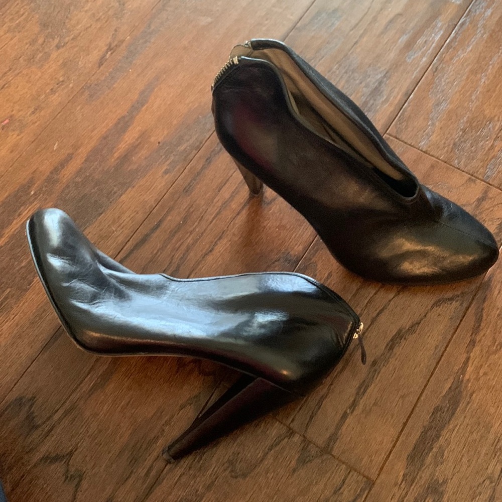 Vince Camuto booty